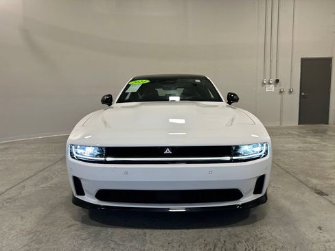 Used 2024 Dodge Charger Daytona Scat Pack w/ Plus Group AWD/4WD image 3