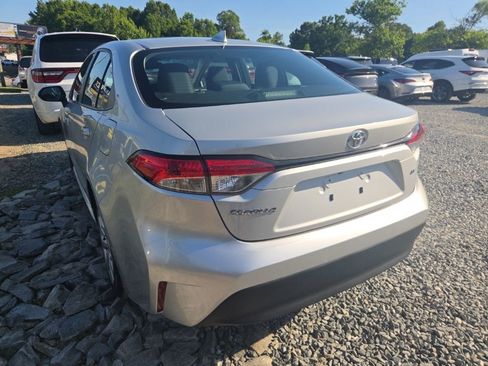 Used 2024 Toyota Corolla LE FWD image 5