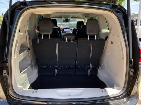 Used 2024 Chrysler Pacifica Touring-L FWD image 25