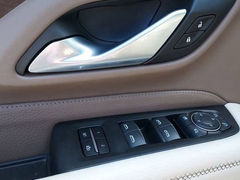 Used 2022 GMC Yukon XL Denali w/ Denali Premium Package image 12