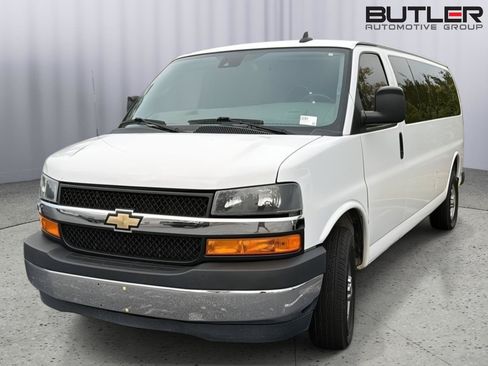Used 2019 Chevrolet Express 3500 LT w/ LT Preferred Equipment Group RWD image 3
