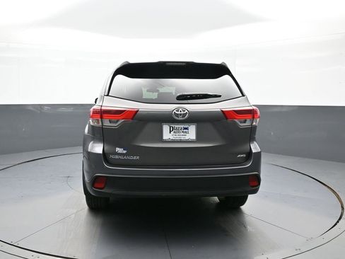Used 2017 Toyota Highlander LE image 7