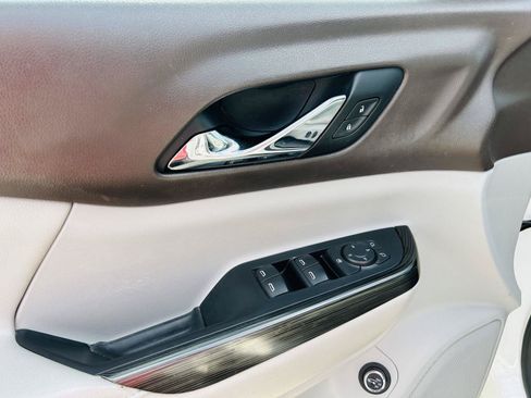 Used 2017 GMC Acadia SLT FWD image 14