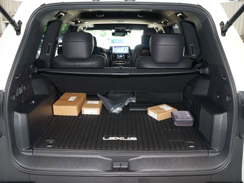 Used 2025 Lexus LX 700h Ultra Luxury w/ Accessory Package (2T) AWD/4WD image 38