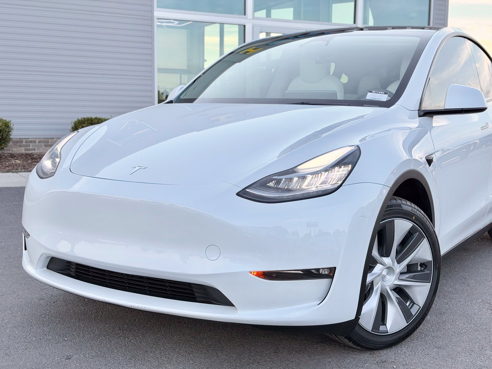 Used 2023 Tesla Model Y Long Range AWD/4WD image 4