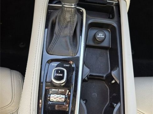 Used 2017 Volvo V90 T6 Cross Country image 26