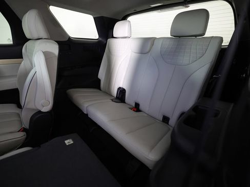 Used 2024 Hyundai Palisade Limited AWD/4WD image 18