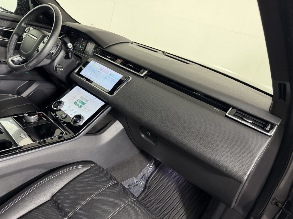 Used 2019 Land Rover Range Rover Velar S AWD/4WD image 26