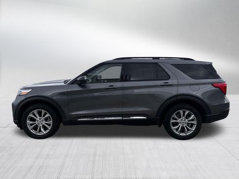 Used 2021 Ford Explorer XLT w/ Equipment Group 202A AWD/4WD image 4