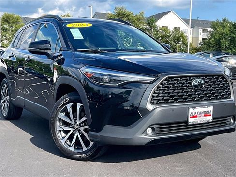 Used 2022 Toyota Corolla Cross XLE w/ Convenience Package AWD/4WD image 2
