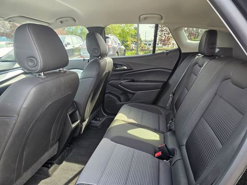 Used 2025 Chevrolet Trax LT w/ LT Convenience Package FWD image 21