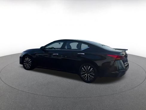 Used 2025 Nissan Altima 2.5 SV FWD image 16