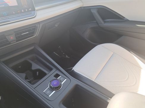 New 2025 Volkswagen Tiguan SE image 26