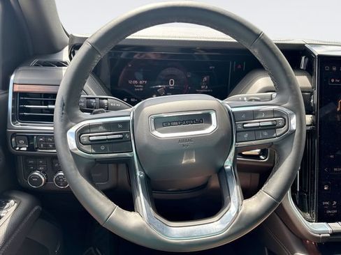 Used 2025 GMC Yukon XL Denali AWD/4WD image 15