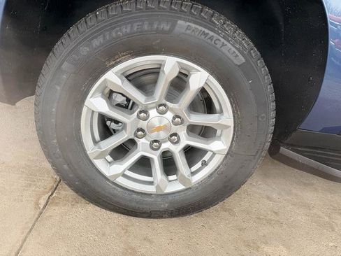 New 2026 Chevrolet Suburban LT image 14