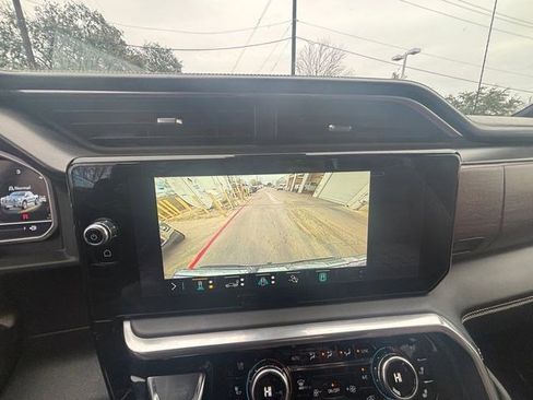 Used 2023 GMC Sierra 1500 Denali Ultimate image 9