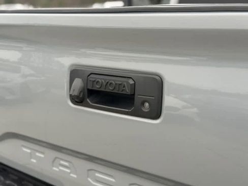 Used 2020 Toyota Tacoma SR5 image 18