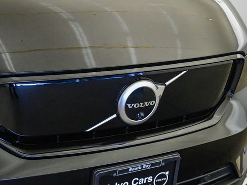 Certified 2021 Volvo XC40 P8 Recharge w/ Advanced Package AWD/4WD image 8