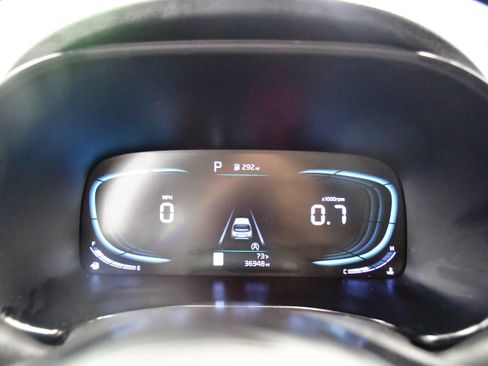 Used 2025 Kia Soul LX w/ LX Technology Package FWD image 18