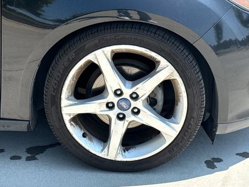 Used 2012 Ford Focus Titanium FWD image 11