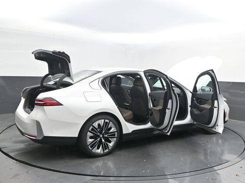 New 2026 BMW 530i w/ Premium Package image 56