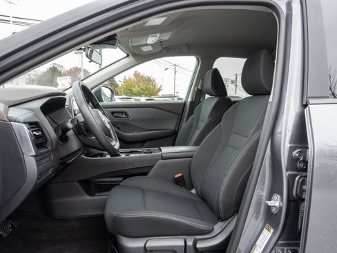 Used 2023 Nissan Rogue S image 14