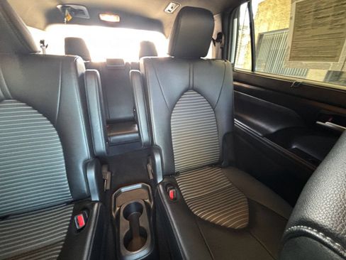 Used 2025 Toyota Highlander XSE AWD/4WD image 40
