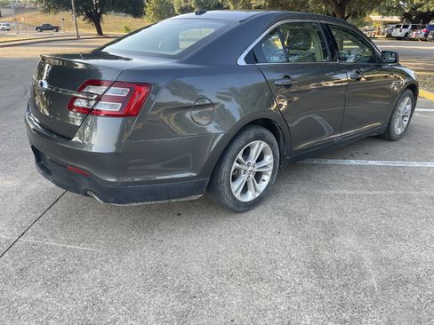 Used 2015 Ford Taurus SE image 5