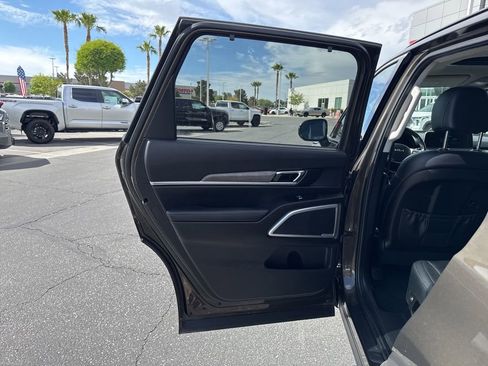 Used 2022 Kia Telluride EX w/ EX Premium Package image 16