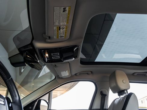 Used 2019 Land Rover Range Rover Velar S image 20