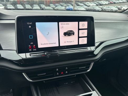 Used 2025 Volkswagen Atlas Cross Sport SE image 21