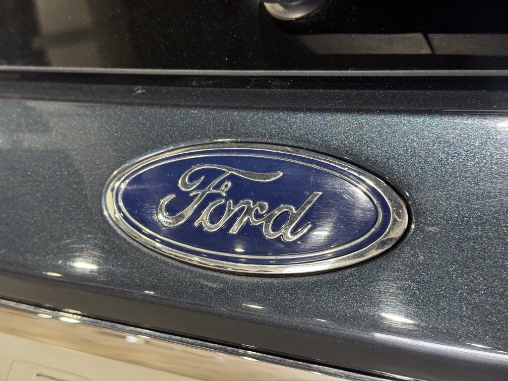 Used 2023 Ford Explorer XLT AWD/4WD image 35
