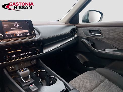 Used 2023 Nissan Rogue SL w/ SL Premium Package image 30