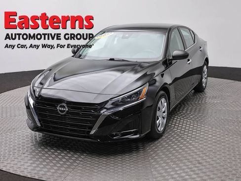 Used 2024 Nissan Altima 2.5 S FWD image 1