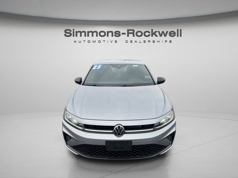 Used 2025 Volkswagen Jetta Sport image 2