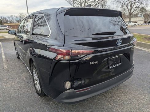 Used 2024 Toyota Sienna LE image 6