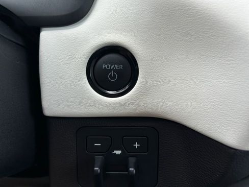 Used 2025 Toyota Sequoia Capstone image 37