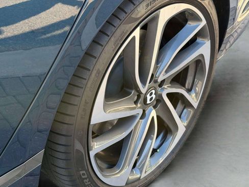 Used 2025 Bentley Flying Spur Plug-In Hybrid image 55