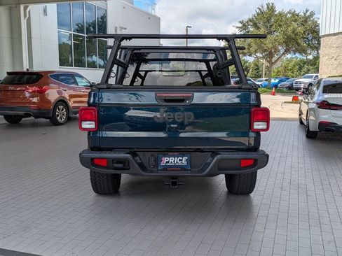 Used 2025 Jeep Gladiator Sport AWD/4WD image 6