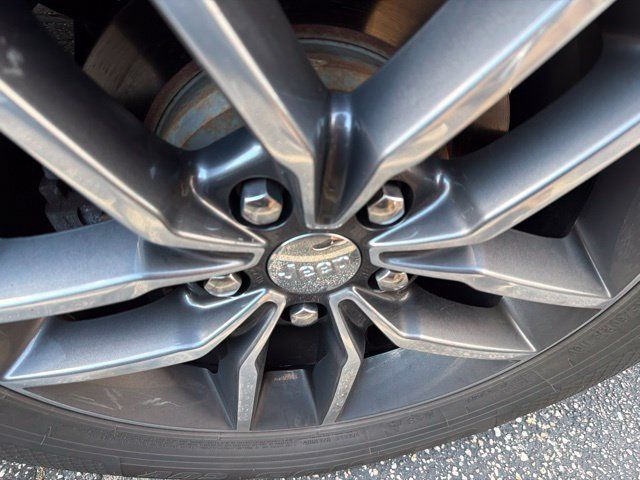 Used 2017 Jeep Grand Cherokee Limited w/ Luxury Group II AWD/4WD image 6