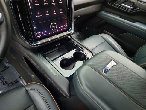 Used 2025 GMC Yukon XL AT4 AWD/4WD image 20