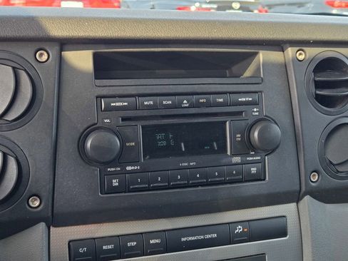 Used 2007 Jeep Commander Sport image 33