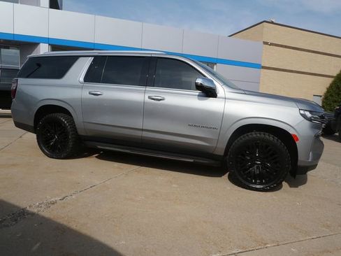 Used 2024 Chevrolet Suburban Premier w/ Max Trailering Package image 8