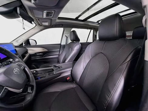 Used 2024 Toyota Grand Highlander AWD image 13