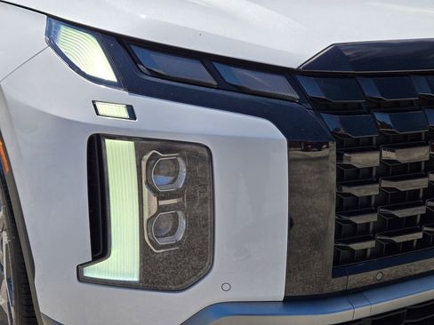 Used 2024 Hyundai Palisade SEL w/ Premium Package FWD image 2
