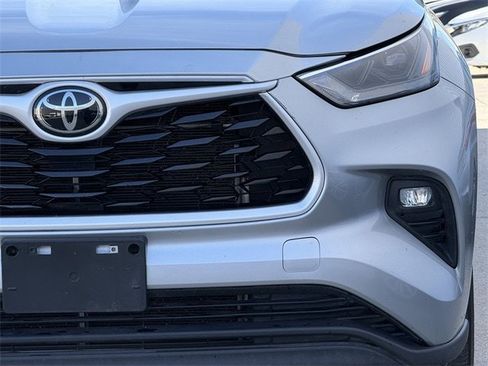 Used 2024 Toyota Highlander LE image 9