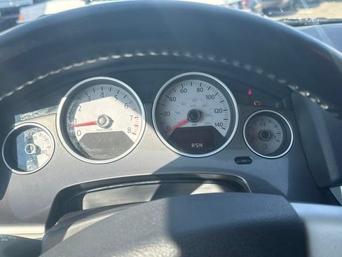 Used 2009 Volkswagen Routan S FWD image 15