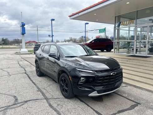 Used 2024 Chevrolet Blazer LT w/ Convenience Package AWD/4WD image 3