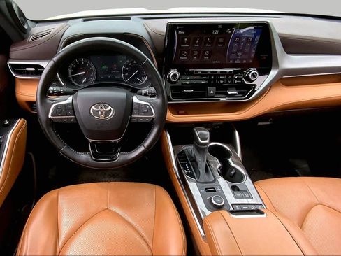 Used 2021 Toyota Highlander Platinum AWD/4WD image 6