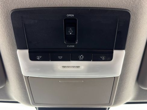 Used 2020 Nissan Sentra SR w/ Premium Package image 30